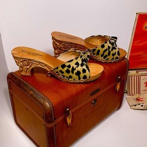 Betsy Johnson leopard print open toe platform heels